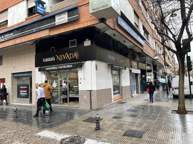 Fotografia tomada fuera de Panadería Nevada - Panadería en Granada, Granada