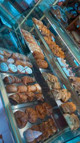 Fotografia tomada fuera de Panadería Pastelería Buen Pan Buen Croissant - Panadería en Granada, Granada