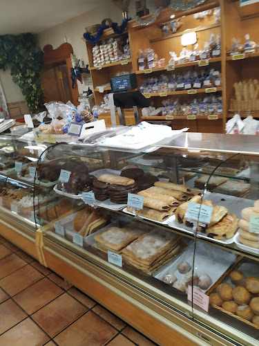 Fotografia tomada fuera de La Tahona - Pastelería en Dolar, Granada