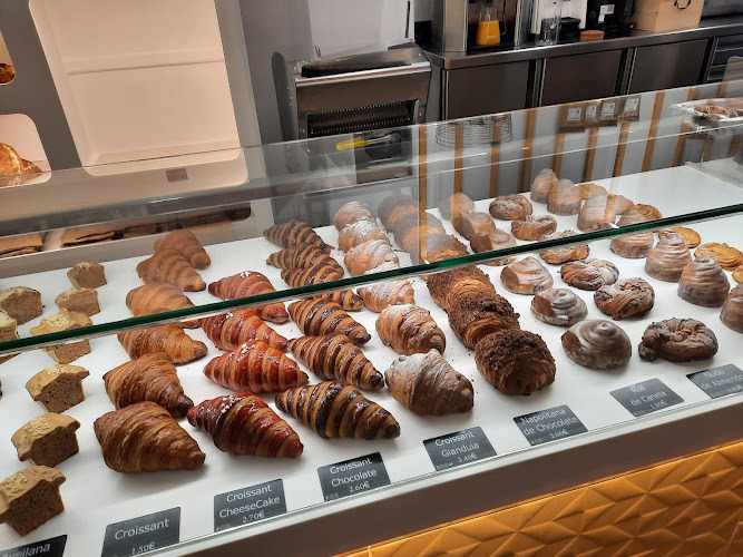 Fotografia tomada fuera de Panaderia Pastelería Zulay - Pastelería en La Laguna, Santa Cruz de Tenerife