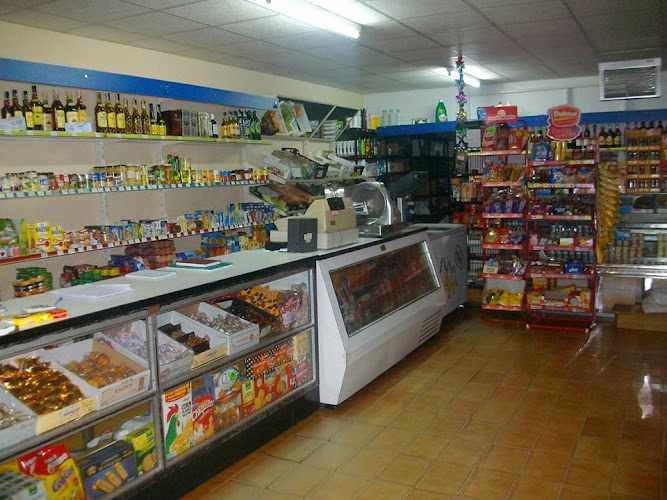 Fotografia tomada fuera de Alimentación Martínez - Tienda de alimentación en Grandas de Salime, Asturias