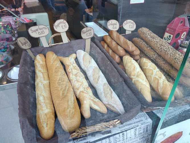 Fotografia tomada fuera de LA CASA DEL YOGUR - LA ERMITA CANTABRIA- - Tienda de alimentación en Santander, Cantabria