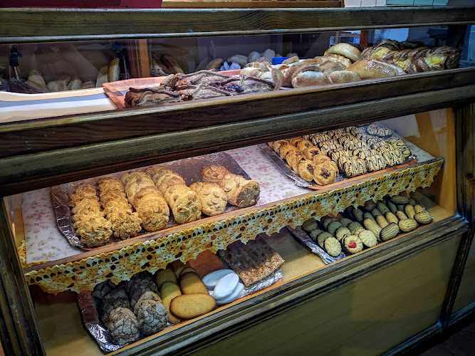 Fotografia tomada fuera de Panadería El Obrador - Panadería en Avilés, Asturias