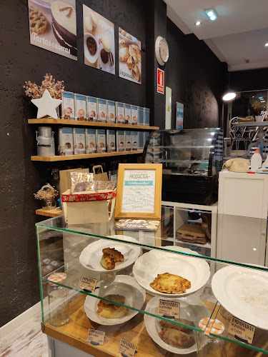 Fotografia tomada fuera de La Porteña - Pastelería en Oviedo, Asturias