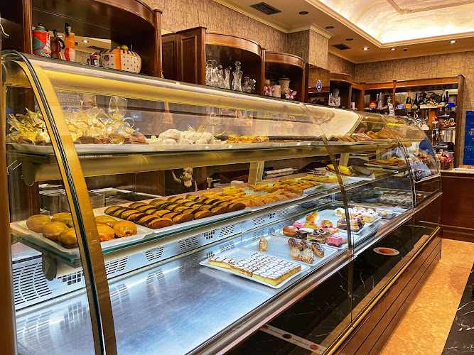 Fotografia tomada fuera de Confitería Ovetus - Pastelería en Oviedo, Asturias