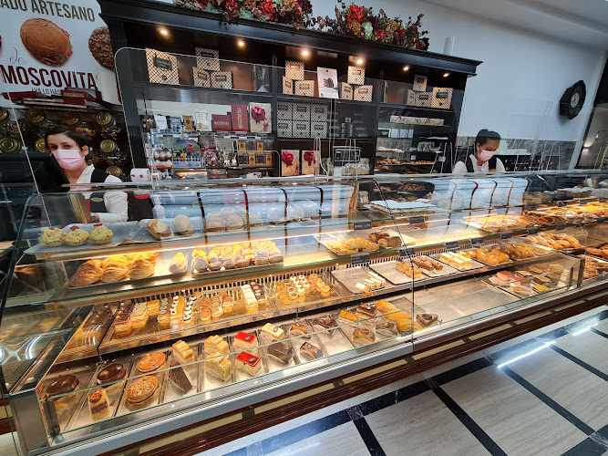 Fotografia tomada fuera de Confitería Rialto - Pastelería en Oviedo, Asturias