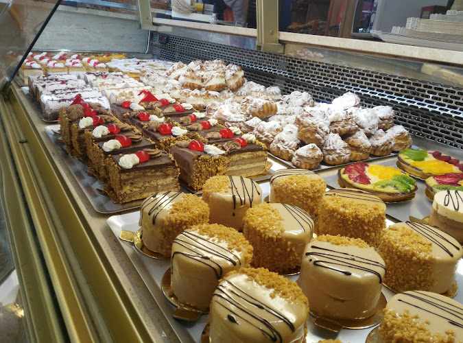 Fotografia tomada fuera de Horno Pastelería Forn Llàtzer - Forn de pa en Valencia, Valencia