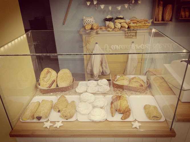 Fotografia tomada fuera de La Torreta - Panadería en Canals, Valencia