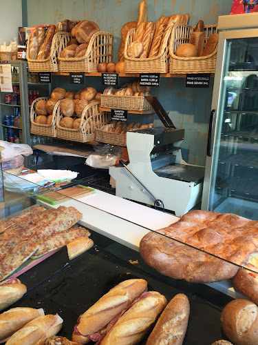 Fotografia tomada fuera de Cal Flequer - Panadería en Celrà, Girona