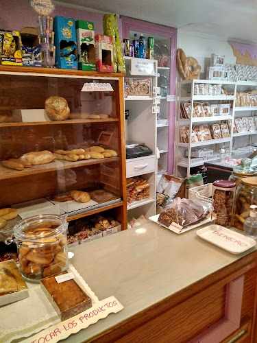 Fotografia tomada fuera de Panadería Cafetería Servando - cafeterías en Cádiar, Granada