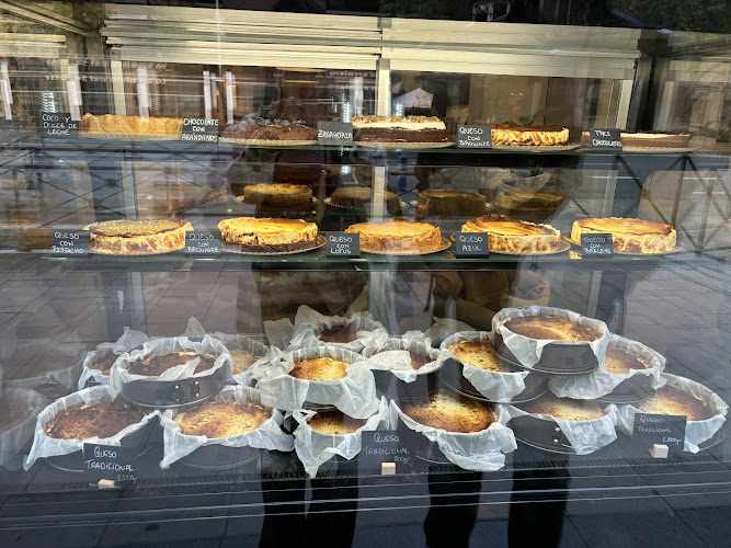 Fotografia tomada fuera de La tarta de la madre de Cris (Bº Salamanca) - Pastelería en Madrid, Madrid