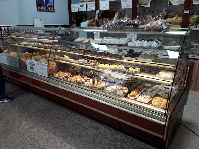 Fotografia tomada fuera de Horno Cristo de la Salud - Panadería en Camas, Sevilla