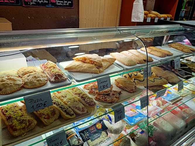 Fotografia tomada fuera de Panadería y Bocatería El Mitin - restaurantes en Cádiz, Cádiz