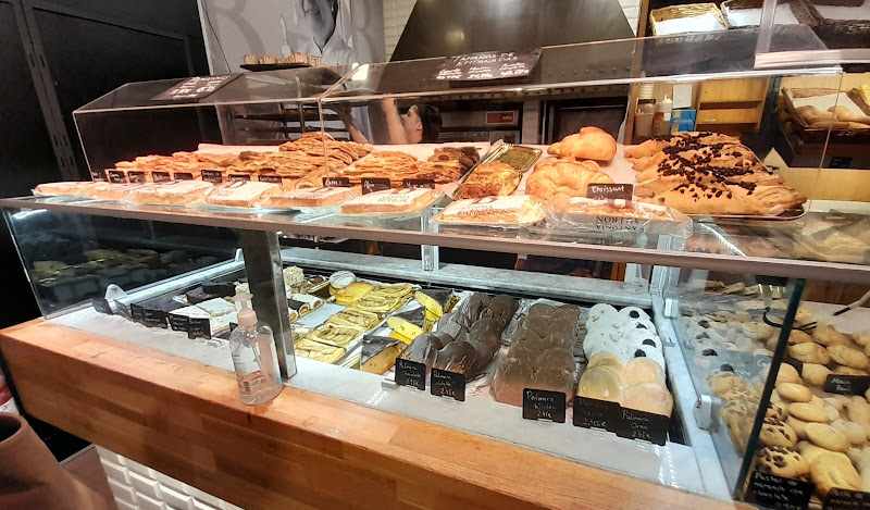 Fotografia tomada fuera de Antonia Butrón - Calle Periodista Emilio López (Cádiz) - Panadería en Cádiz, Cádiz
