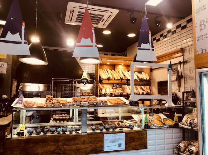 Fotografia tomada fuera de Antonia Butrón - Avenida Ana de Viya (Cádiz) - Panadería en Cádiz, Cádiz