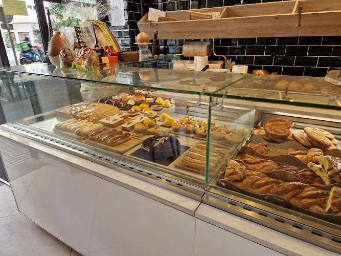 Fotografia tomada fuera de Cafetería Pastelería Nicolás Rambaud - cafeterías en Cádiz, Cádiz