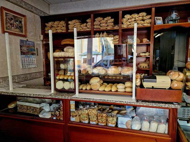 Fotografia tomada fuera de Panadería Fernando Damián - Panadería en Puerto Real, Cádiz