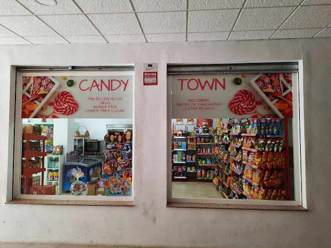 Fotografia tomada fuera de Candy Town - Tienda de golosinas en Láchar, Granada