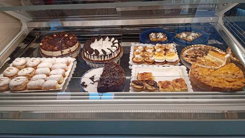 Fotografia tomada fuera de Heladería, Pastelería y Cervecería DALÍ - Pastelería en Cabra, Córdoba