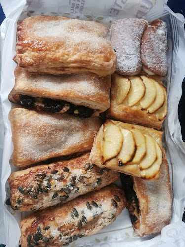 Fotografia tomada fuera de Cubero Cubero, J.M. - Pastelería en Cabra, Córdoba