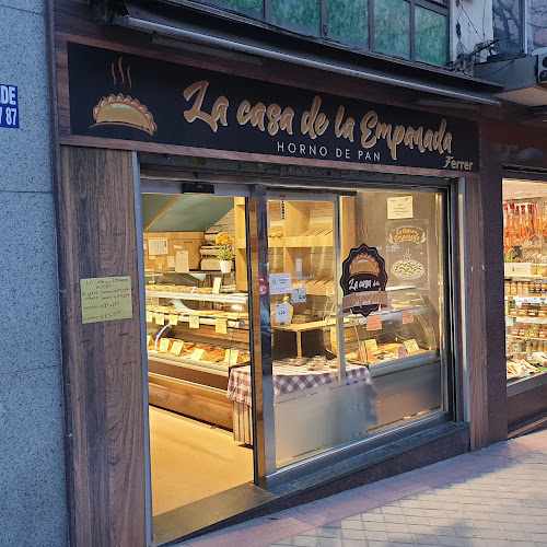 Fotografia tomada fuera de La Casa de la Empanada. (Ferrer) - Panadería en Madrid, Madrid