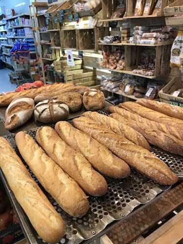 Fotografia tomada fuera de Río Aragón - Supermercado en Villanúa, Huesca