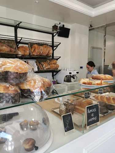 Fotografia tomada fuera de Panadería M. Ourille - Panadería en Boiro, A Coruña