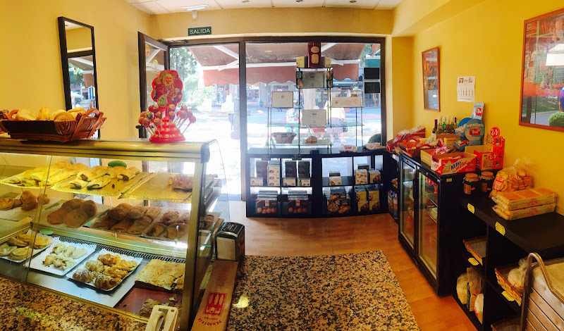 Fotografia tomada fuera de Panaderia Mon - Cangas de Onís - Panadería en Cangas de Onís, Asturias