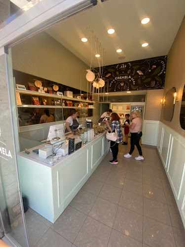 Fotografia tomada fuera de Cremela Helados y Chocolates - Heladería en Ribadesella, Asturias