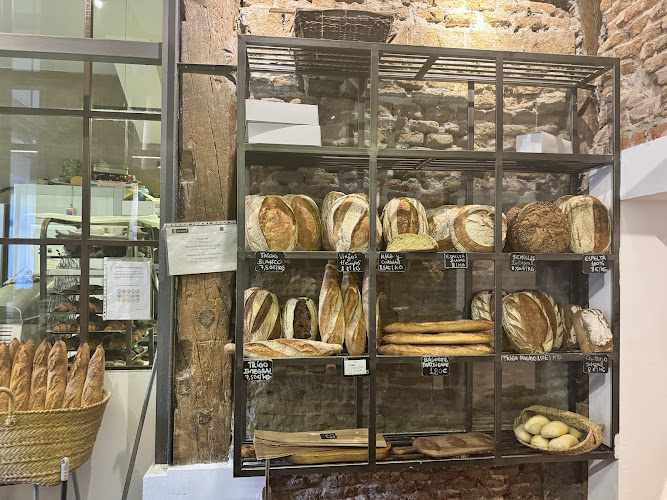 Fotografia tomada fuera de Santa Eulalia Patisserie - Pastelería francesa en Madrid, Madrid