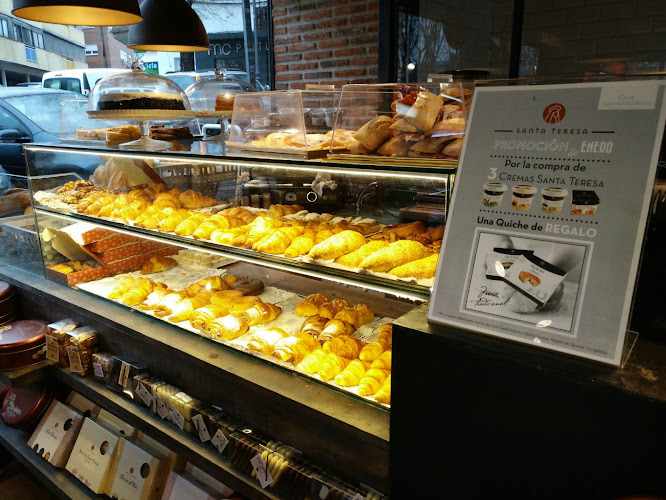 Fotografia tomada fuera de Cafetería Santa Teresa Shop Aravaca - cafeterías en Madrid, Madrid
