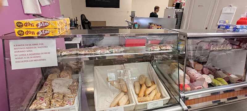 Fotografia tomada fuera de Panadería y bocateria meme - restaurantes en Bormujos, Sevilla