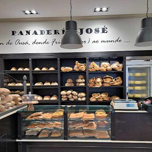 Fotografia tomada fuera de Pan De Ousá Panaderia José - Panadería en Betanzos, A Coruña