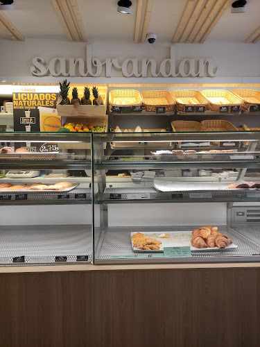 Fotografia tomada fuera de Horno Sanbrandan - Panadería en Betanzos, A Coruña