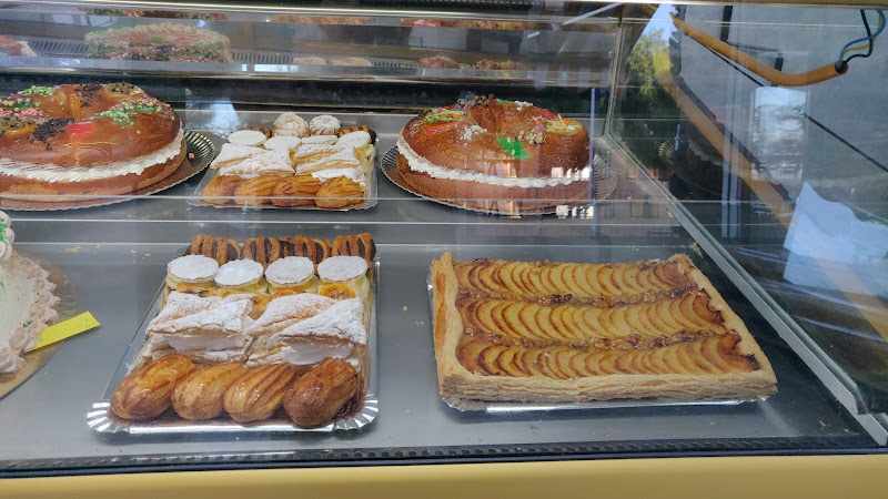 Fotografia tomada fuera de Pastisseria Sant Bernat - Pastelería en Carlet, Valencia