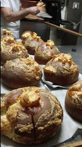 Fotografia tomada fuera de Forn Rovira - Panadería en Carlet, Valencia