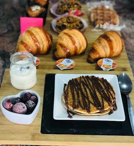Fotografia tomada fuera de Simply Delicious - Panadería en Benidorm, Alicante