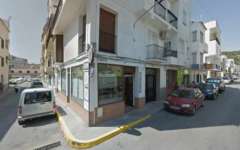 Fotografia tomada fuera de Panaderia Pasteleria Los Nueve Caños - Panadería en Ubrique, Cádiz