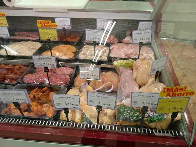 Fotografia tomada fuera de Supermercados Froiz - Supermercado en Becerreá, Lugo