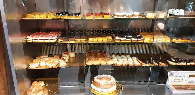 Fotografia tomada fuera de Pastelería Fantoba - Pastelería en Zaragoza, Zaragoza