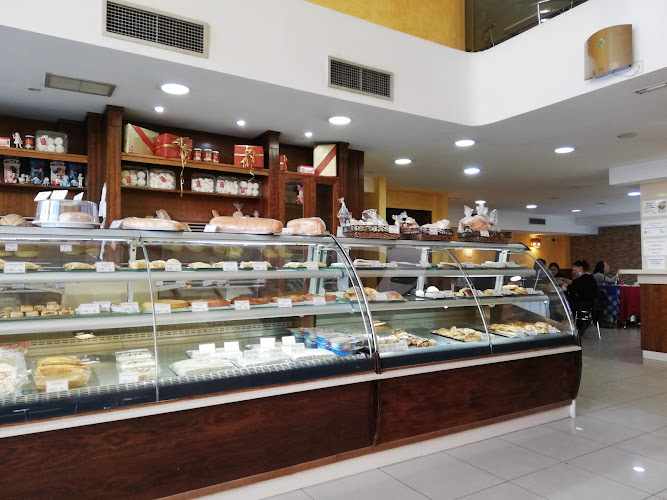 Fotografia tomada fuera de Los Reyunos. Pastelerías, Panaderías, Cafeterías - Sucursal Alcorcón - Pastelería en Alcorcón, Madrid