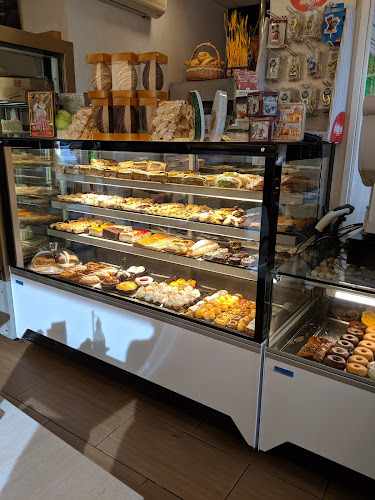 Fotografia tomada fuera de Pasteleria Segado - Pastelería en San Lorenzo de El Escorial, Madrid