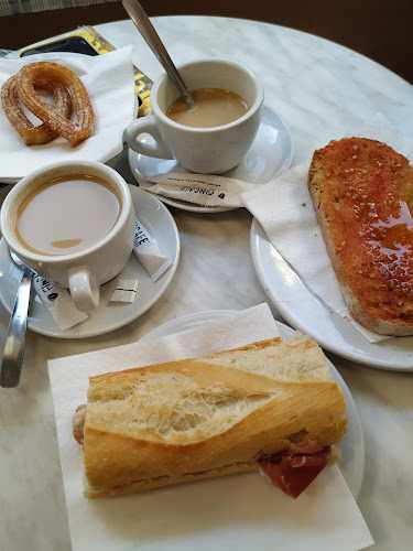 Fotografia tomada fuera de Guisset - Panadería en Llançà, Girona