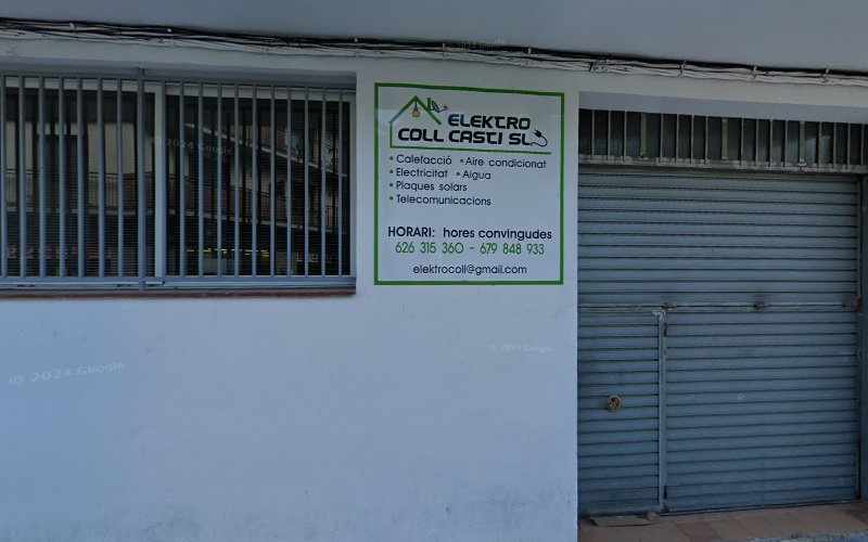 Fotografia tomada fuera de Horno las Lanzas - Les Llances - Forn de pa en Llançà, Girona