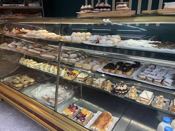 Fotografia tomada fuera de Panadería Hermanos Robledo - Panadería en Talavera de la Reina, Toledo