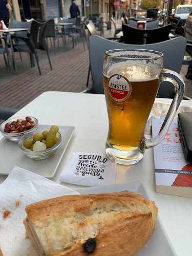 Fotografia tomada fuera de Bar Moments Canals - cafeterías en Canals, Valencia