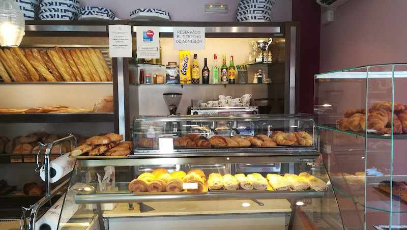 Fotografia tomada fuera de Horno y Pastelería ses Delicias - Forn de pa en Campos, Baleares