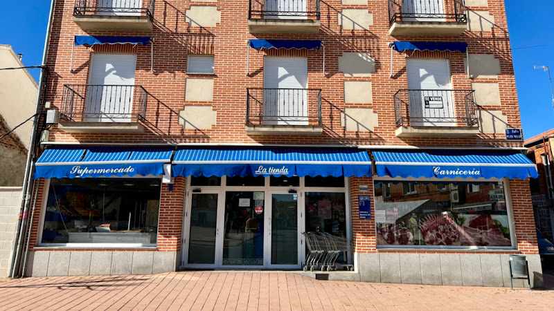 Fotografia tomada fuera de La Tienda - Supermercado en Sanchidrián, Ávila