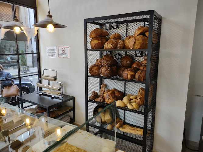 Fotografia tomada fuera de Fermento Casa de Panaderos - Panadería en Oviedo, Asturias