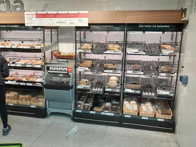Fotografia tomada fuera de Alcampo Supermercado - Supermercado en Llanes, Asturias